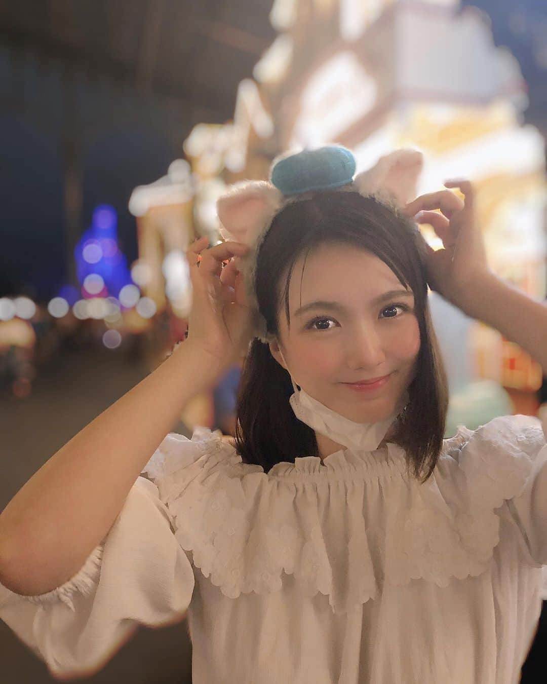 平口みゆきのインスタグラム：「ディズニーのときの。 . . . 後ろの背景ぼかすときは #beautycam ってアプリを使ってるよ〜 . 手で塗りつぶさなくても一発で背景だけぼかしてくれるからとても助かる😭友達が教えてくれたの☺︎ . . . #過去pic #ディズニー #disneyland #夢の国 #夜も綺麗 #アプリ #カメラアプリ #おすすめ #スプラッシュマウンテン #秒で前髪散る #😂 #selfie #me #instagood #japanesegirl #平口みゆき #hiraguchimiyuki」