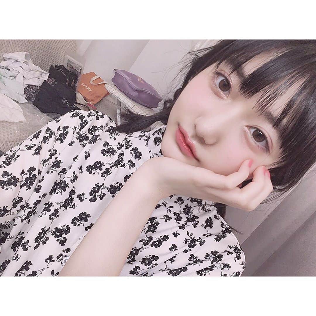 加藤咲希のインスタグラム：「小顔ポーズしがち👶🏻 . . . . . . . . #nicola #ニコラ #モデル #ニコモ #ニコラモデル #加藤咲希 #かとぅ #かとっこ🐱🌸 #高校生 #高校生モデル #jk #jkモデル #レプロ #レプロエンタテインメント #黒髪 #ロブ #自撮り #オフショット #オフショ」