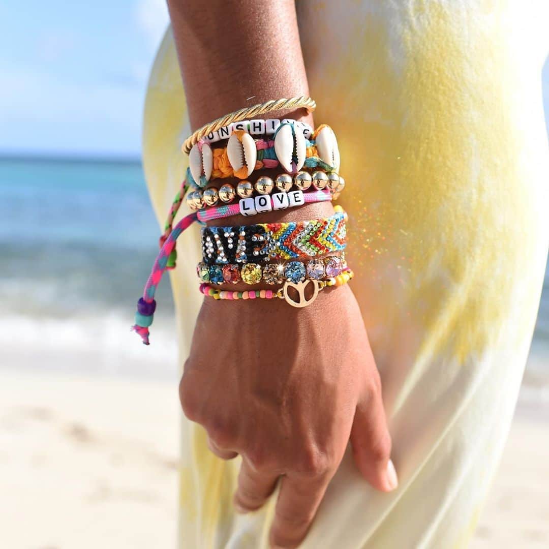 ダニジョーのインスタグラム：「Always bring the ☀️🌈」