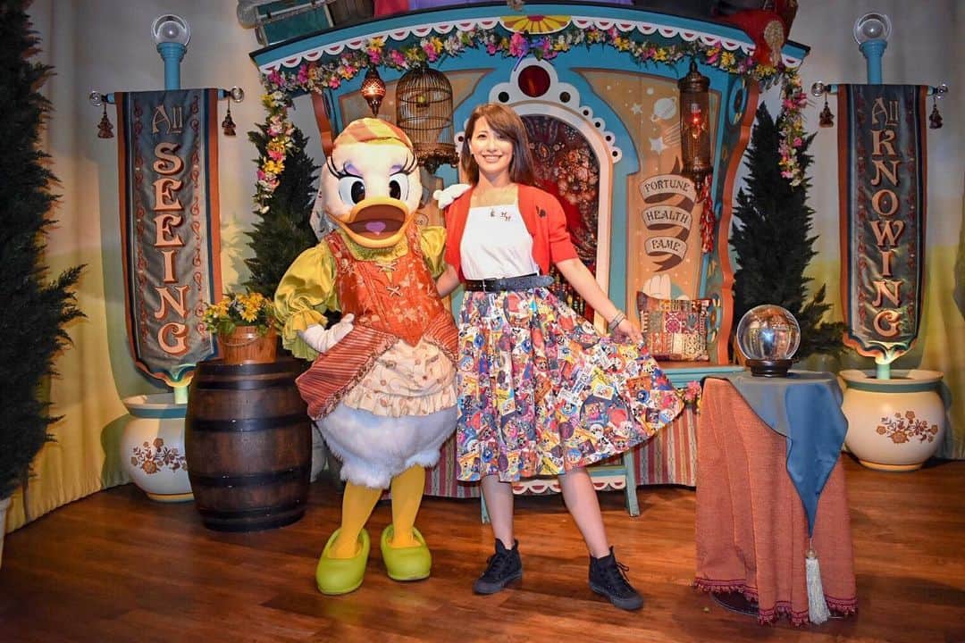 矢部あやのインスタグラム：「201905 WDW 5day 占い師デイジー♡ ・ #WDW #WDW2019 #waltdisneyworld  #magickingdom #charactergreeting」