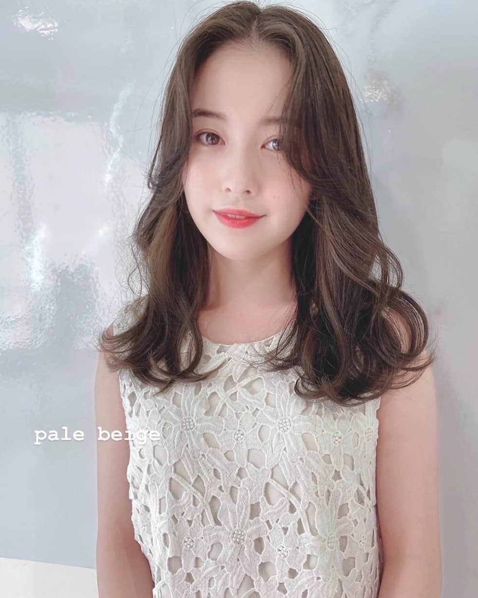 佃加菜のインスタグラム：「フェミニンなミディアム♡ 柔らかいペールベージュ🍈 品があって柔らかい雰囲気に♡ はるちゃんいつもありがとう🐰♡ @haruna_muranaka17 ♡」