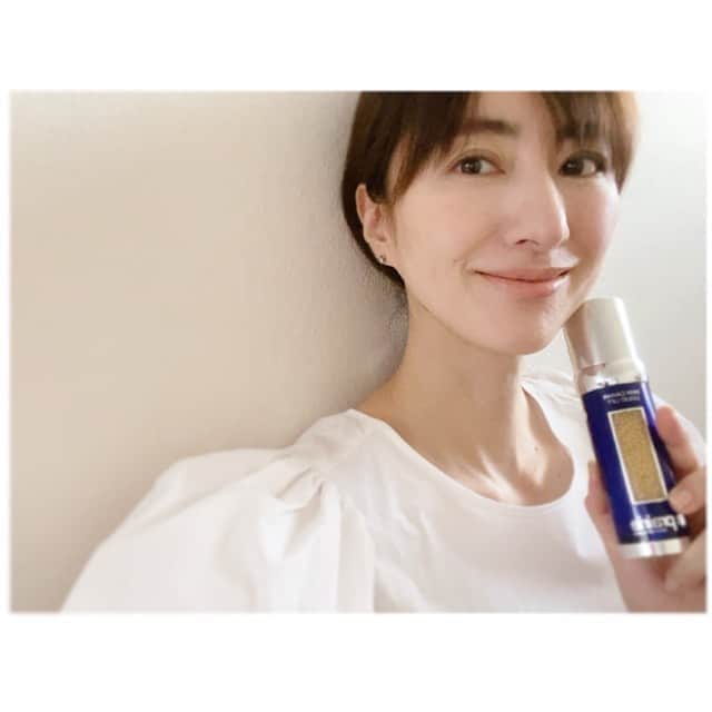前田ゆかのインスタグラム：「お盆休みのこの時期に、 一足早く 新作の秋コスメを試しています。  #ラプレリー　 #SCリキッドリフト 美容液 2020年8月21日発売  ラプレリー初のハリと引き締め効果のある美容液！  ラプレリー独自のキャビア、キャビアプレミアムとキャビアアプソルの2つのキャビア由来成分配合。  テクスチャーはなめらかに肌にとけ込み、ふっくらとして跳ね返すようなハリ肌へと導いてくれます。しなやかに引き締めてくれるのでメリハリのある肌印象。  乾いた夏の肌を潤して秋を迎える準備！ アイクリームも一緒に、 肌に贅沢をしていると期待して使うから、気持ちまでも豊かにさせてくれます✨  @laprairie  #skincaviar #theemergenceoflife」