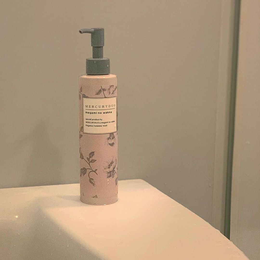 藤咲めいさんのインスタグラム写真 - (藤咲めいInstagram)「このボディーソープの香り好き💁‍♀️🛁 . . . . .  #bodysoap #bodycare #ボディーソープ #mercuryduo #lifestyle #bathtime #bathroom #bath #bathbombs」8月14日 22時30分 - meyf333