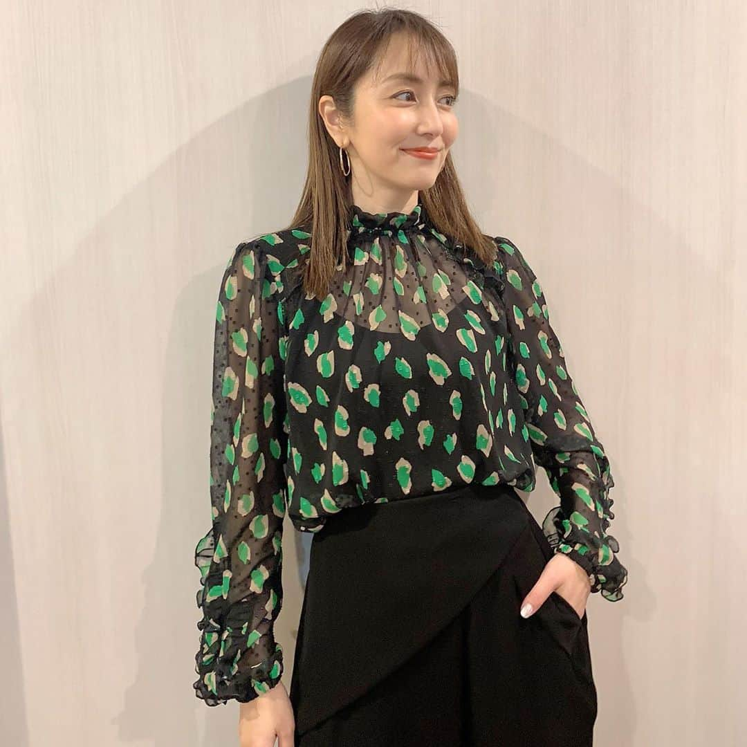 矢田亜希子さんのインスタグラム写真 - (矢田亜希子Instagram)「今日は新しい作品の衣装合わせがありました‼︎ その後は番組収録へ‼︎楽しい収録でした♪ #衣装合わせ#ドラマ#バラエティ#番組#収録 今日も @nattunki  カメラマン。ヘアメイクは @kuboki_hairmakeup なんか影が山のようにでていますね」8月14日 22時43分 - akiko_yada