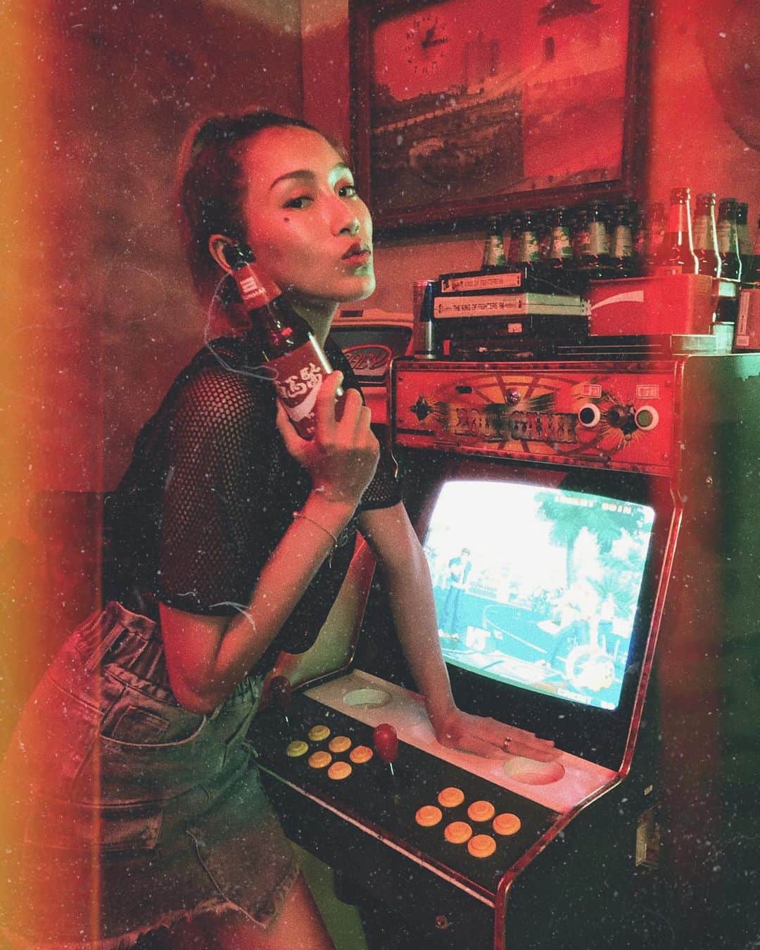 安柏兒さんのインスタグラム写真 - (安柏兒Instagram)「恭喜最Kiang最freestyle酒吧 @dr.alcohol_9ce 正式開幕 🎉  想唱歌跟吧台要麥克風 反正他們很隨性配合度很高  #進去肚子餓先點水餃或是滷肉飯  #空腹不要喝酒 🤞🏽」8月14日 22時35分 - amberyosuper