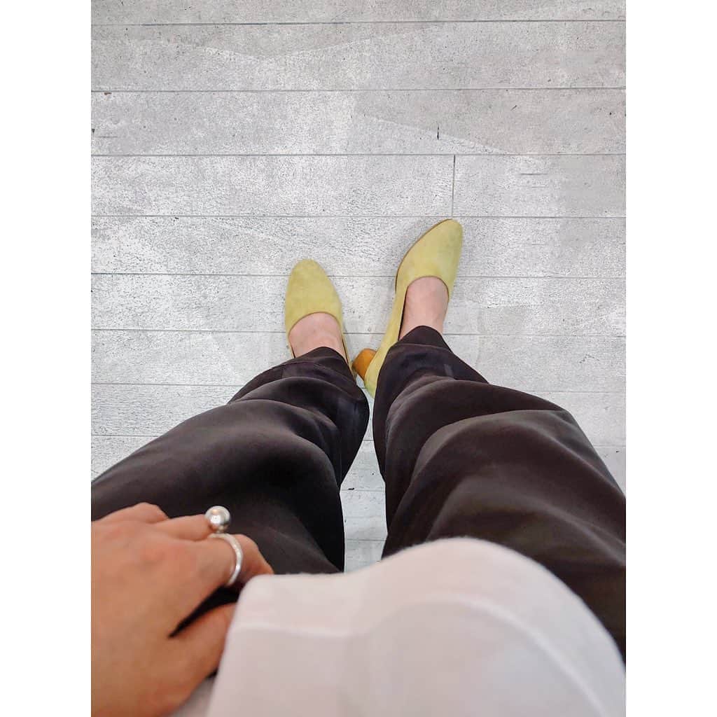 水戸悠夏子さんのインスタグラム写真 - (水戸悠夏子Instagram)「フランスから届いたこちら、綺麗な色で早速お気に入りです。なかなか丁度いい靴が見つからない足なんですが（特にヒール）、ここは細身で小さめからあって◎お気に入り過ぎて履き過ぎてて、よく どこの？って聞かれるブーツもここのです。 #annethomas」8月14日 22時40分 - mitoyukako