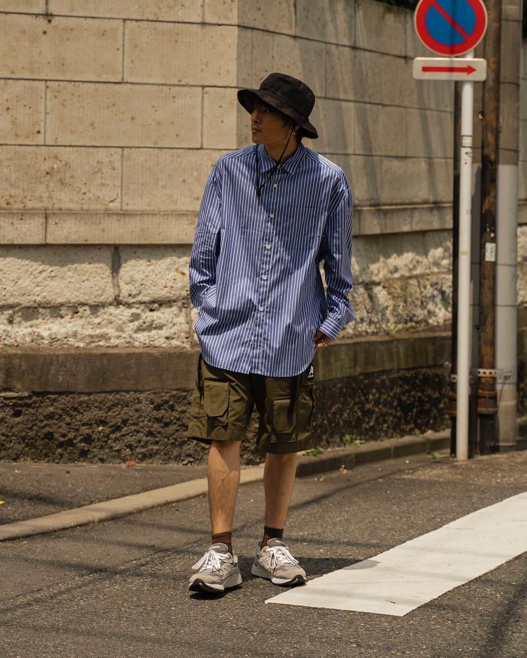 Ryoさんのインスタグラム写真 - (RyoInstagram)「ㅤㅤㅤㅤㅤㅤㅤㅤㅤㅤㅤㅤㅤㅤㅤㅤㅤㅤ　 夏のシャツスタイルには、ショーツを🚶‍♂️ ㅤㅤㅤㅤㅤㅤㅤㅤㅤㅤㅤㅤㅤ  hat:#kijimatakayuki × #スタイリスト私物  shirt:#ryotakashima pants#arkair → @store_phenom で購入できます。 shoes:#newbalance」8月14日 22時43分 - ryo__takashima
