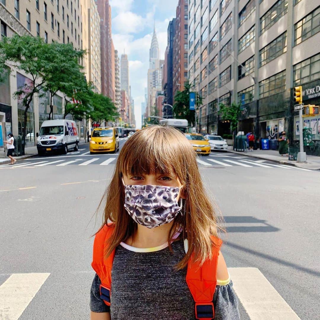 Ilana Wilesさんのインスタグラム写真 - (Ilana WilesInstagram)「Harlow loves NYC. She begs me to go back. She misses our apartment, her friends, and the city itself. She was so excited when I told her we were going back for another dentist appointment. “Can we stay overnight???” Sure. She wanted to sleep in her own bed and wake up there in the morning. She wanted to sit on her favorite window spot over the heater while she ate breakfast. As certain as Harlow feels about NYC, I feel so much anxiety about going back. And granted, this is only because we are privileged enough to have somewhere else we can be. It makes me so sad to see how dark and quiet it is at night, and how many shops and restaurants are shuttered. I think in the suburbs, you can be in your house or your neighborhood and pretend for a moment that everything is okay. But in Manhattan, evidence that we are in the middle of a global pandemic can be seen all over the place. Harlow doesn’t see it though. Even in a mask. Yesterday, we had an hour to kill between my doctor apt in midtown and her dentist apt in TriBeCa. We parked the car (there are spots everywhere now) and walked around. I was thinking we would find a place that served breakfast outside, but we literally couldn’t find one. Sarabeth’s was closed until further notice, the Odeon (usually open 24 hours) didn’t open until noon and Bubby’s was too far to walk in the heat. There was nowhere random open in between either. With each empty corner we turned, I got more depressed. Then Harlow said out of nowhere, “You could see something new in NYC every day of your life and still not see all of it!” I looked up and realized that while I was focusing on street level, she was taking in the Freedom tower, the Jenga building and all the skyscrapers looking down on us. I nodded and said “yes, that’s one of the things that makes NYC amazing.” After the dentist, we went back to the East Village, which was much more alive than Tribeca. We decided to go to Ruby’s Cafe, my fave neighborhood spot for lunch. I say “fave” but we’ve only actually been there twice. Mike never wants to go because there is too long a line. We walked right in and got a prime outdoor table. There are definitely perks to an empty NYC.」8月15日 9時43分 - mommyshorts