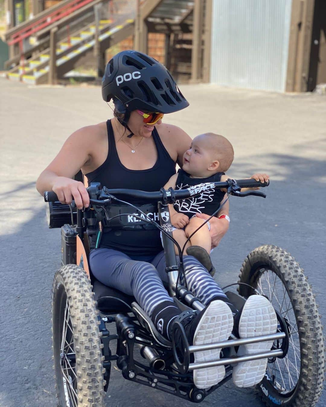 アラナ・ニコルズさんのインスタグラム写真 - (アラナ・ニコルズInstagram)「First time mountain biking with @roytuscany today!!! I got to christened a brand new @bowheadcorp X @hi5sfoundation bike today and it was such a blast!  . . The bowhead is an 3-wheeled electric bike w insane suspension, angulation and pick up! In this video I’m going up hill... so easy and fun! And the you get to go downhill even faster 🤙  . .  What a rad day... thank you @borealmtn for having us and @hi5sfoundation for creating so many opportunities for peeps like me that just wanna have some fun even if they legs don’t work real good🤣」8月15日 8時54分 - alanathejane