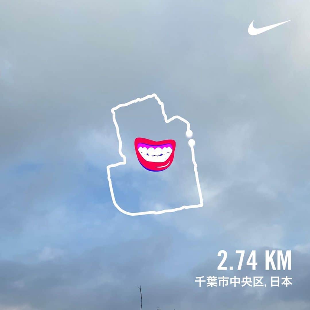 長津 健一郎のインスタグラム：「#朝RUN #ファイブフィンガーズ　で今日は軽くランニング体重軽くなってきたので少し足を鍛える素足ランニング^_^」