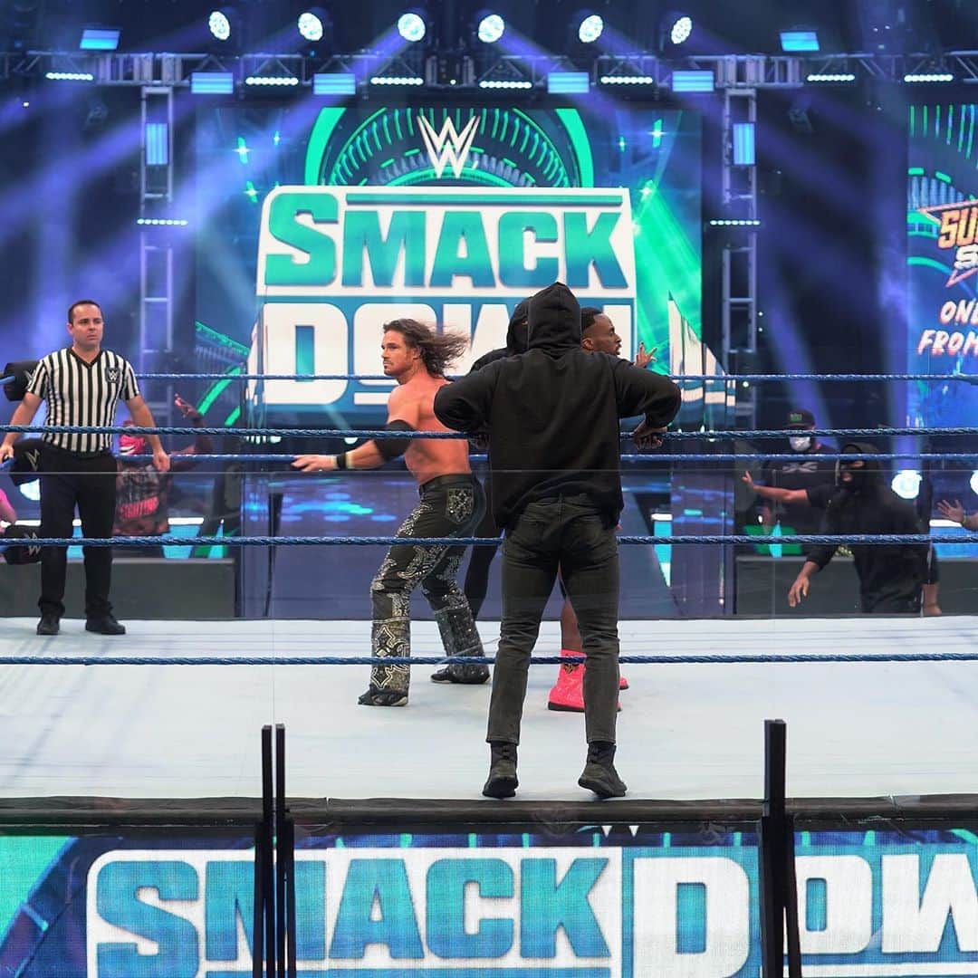 WWEさんのインスタグラム写真 - (WWEInstagram)「#RETRIBUTION returned to #SmackDown to attack @wwebige & @johnhennigan!」8月15日 9時15分 - wwe