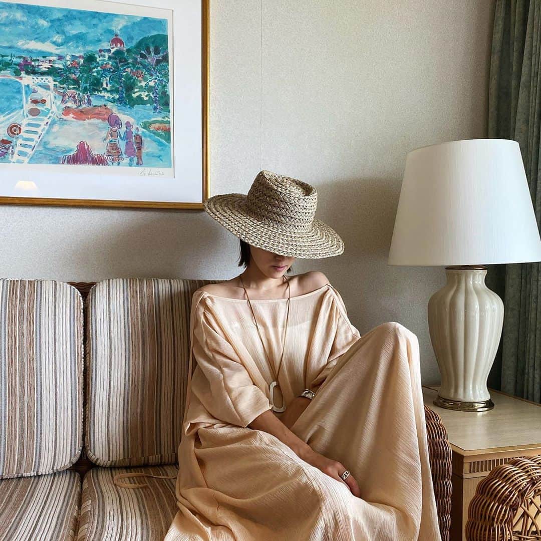 美生のインスタグラム：「#throwback﻿ ﻿ ﻿ 猛暑が続いておりますので﻿ 皆様お身体ご自愛ください👒﻿ ﻿ さて、今日はおうちでプール👧🏻🧒🏻﻿ ﻿ ﻿」