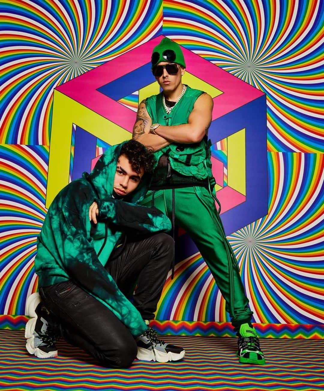 ヤンデルのインスタグラム：「El futuro! @sour_beat 😖」