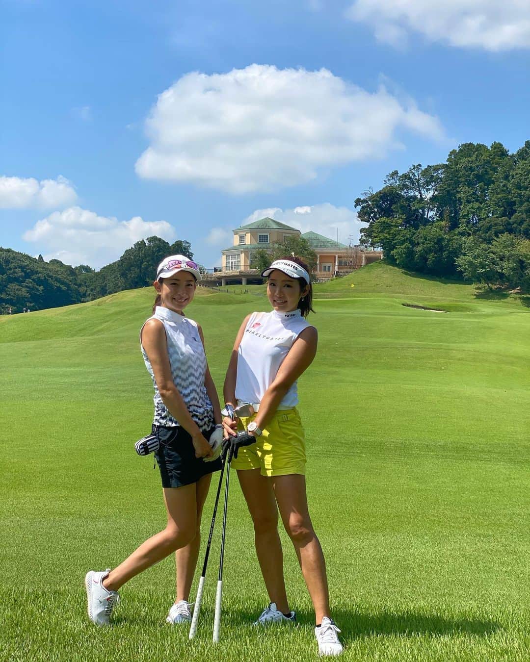 のインスタグラム：「. レナゾーとゴルフ⛳️ @renazoo_golf  快晴で暑かったけどプレーの早すぎるチームで気づいたら終わってました😅 . 同じリズムで周れるって最高❣️ 楽しかったー😊☀️💕 . . . #ゴルフ#golf#⛳️#ゴルフ女子#ゴルフ好き#ゴルフウエア#ゴルフコーデ#ゴルフスイング#골프 #골프웨어 #골프스윙 #여행 #해외여행 #골프스타그램 #골프중독 #와인 #소주 #좋은시간  #サクサク#快晴#ゴルフ友達#楽」