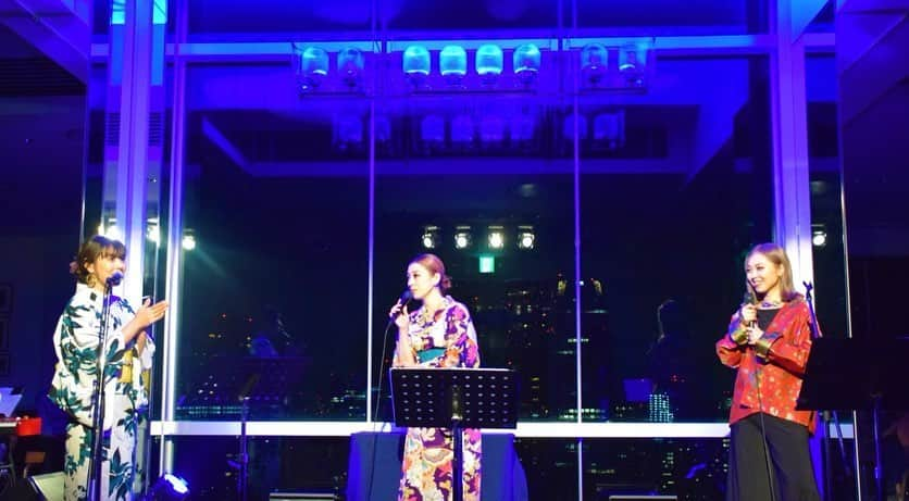 傳田真央さんのインスタグラム写真 - (傳田真央Instagram)「Last night 🗼🌙 💙 ✨I was able to experience the live music at TMC. Since I hadn't sung in public for such a long time,  I felt like I had forgotten what it is to be a singer...﻿ ﻿ This time, I collaborated with @akikojazz & @mari_mizuno and they opened the door to a new world of songs🌈✨I also had the feeling of being awakened by Tajima san's wonderful live performance.  ﻿ To everyone at @princeparktowertokyo  who made such a wonderful time possible, despite the difficult times due to covid-19, thank you very much. ﻿I am greatful to have been a part of this performance💙　  #tokyomusiccruise  #2020  #akiko #marimizuno #parismatch #dendamao」8月15日 0時38分 - denda_mao