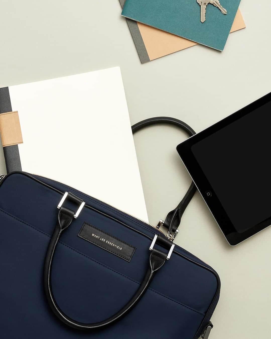 ウォントのインスタグラム：「Sleek, modern and minimal. The Haneda in Italian nylon takes form as a signature work essential.  #wantlesessentiels #timelessdesign #formandfunction」