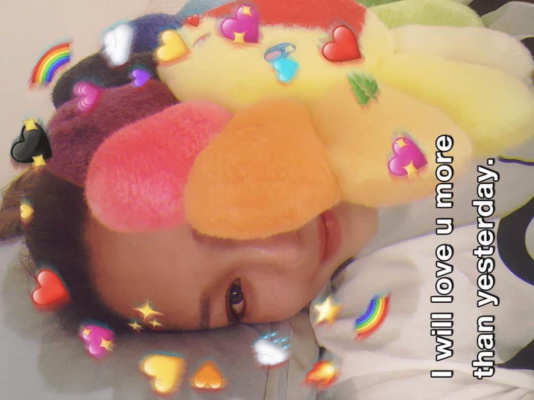 のインスタグラム：「🌈🦋🌤」