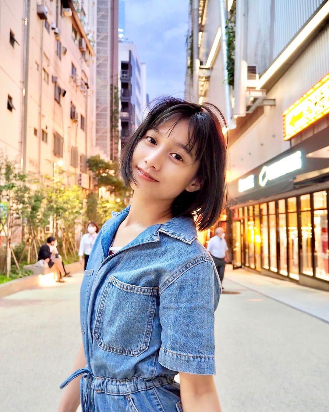 武田あやなさんのインスタグラム写真 - (武田あやなInstagram)「. なんか久しぶりの投稿になってしもうた🙏 ごめ😭💕 聞いてないと思うけど 一応、生きてます🔥 levisのジャンプスーツ、 セールだったから他のセール品合わせて二個 購入しちゃった🤣 家にあるlevisこれで3着くらいかなあ？🥺 . . . . . . . . . #levisjeans #levis  #ootddaily #ootdgirl  #streetgirl #streetportrait  #casualstyle #grungegirl  #grungeoutfit #japanesegirl  #jumpsuitstyle #portraitgirl  #リーバイス #グランジ #オールインワン  #ストリート系女子 #ストリートコーデ  #カジュアル女子 #カジュアルコーデ  #私服 #コーデ #お洒落女子  #オーバーオール #ビジョビ #丸顔  #サロペット #ジャンプスーツ #おフェロ」8月15日 0時53分 - ayanatakedaa
