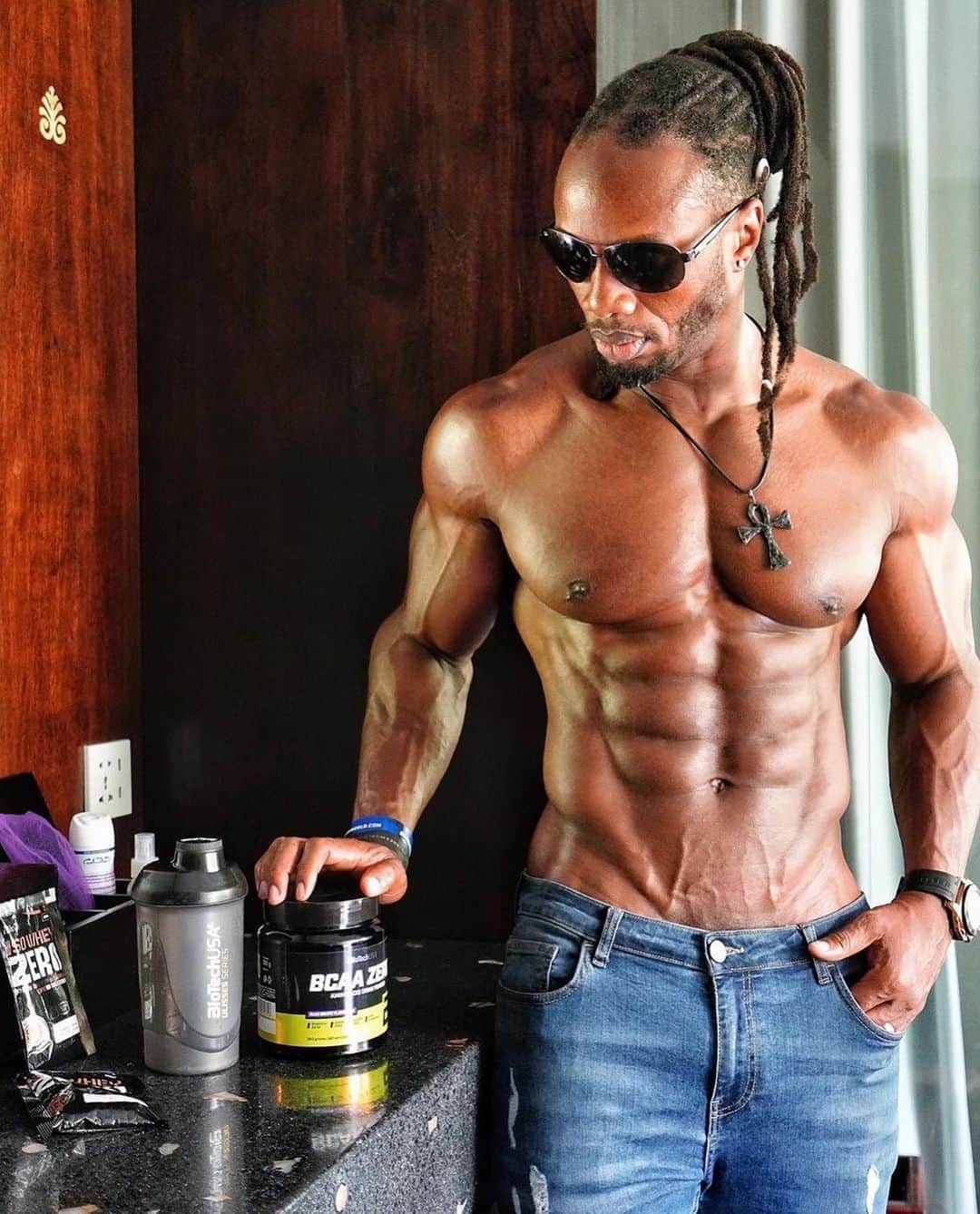 Ulissesworldさんのインスタグラム写真 - (UlissesworldInstagram)「Great Outdoor Workout today! Something different from my usual workout. Now it’s time to refuel with the daily essentials. ISO Whey and BCAA Zero keeps me going. Especially when I’m on the go. I’ll post my outdoor workout soon 💪🏾 Have a wonderful weekend everyone 🤙🏾 @biotechusa」8月15日 0時58分 - ulissesworld