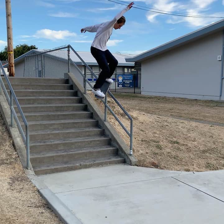 adidas Skateboardingのインスタグラム：「/// @marksuciu 👀 • #adidasSkateboarding #MarkSuciu 📲 @poobert」
