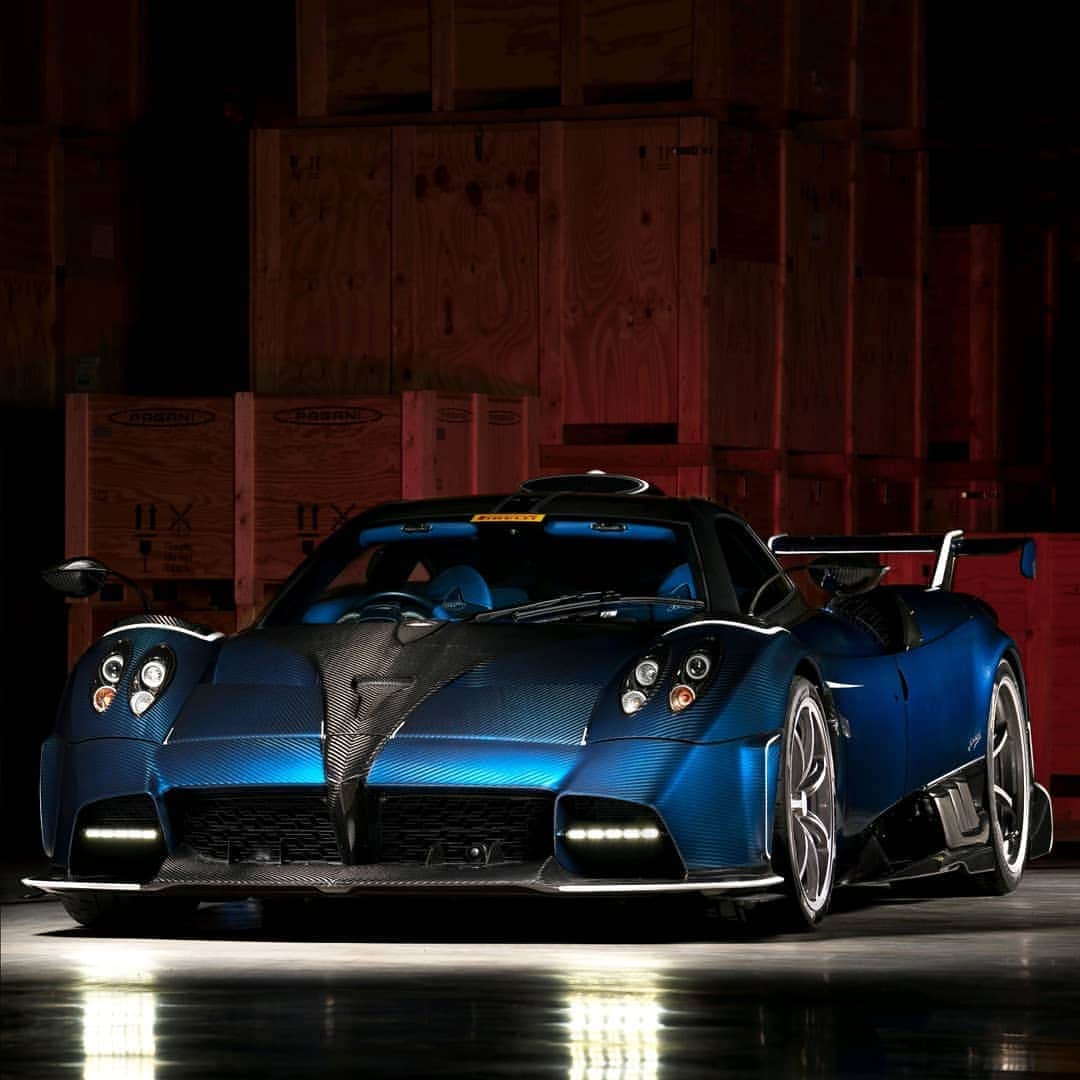 パガーニ・アウトモビリのインスタグラム：「The Pagani Imola has a really strong design, 100% meant for the track, yet it can certainly catch the eye. This is the 3-of-5 specimen, and it is as beautiful as mighty.   #pagani #huayra #paganiimola」