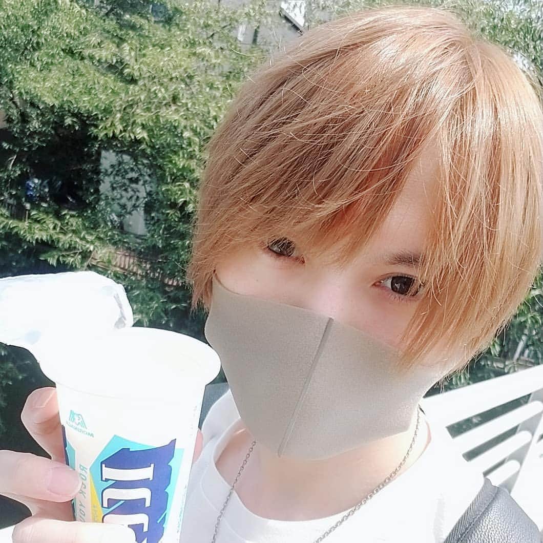 のインスタグラム：「夏やねー☀️ クールダウン大事！ 撮影行くところ  #夏 #熱中症注意  #icebox  #heroyusuke」