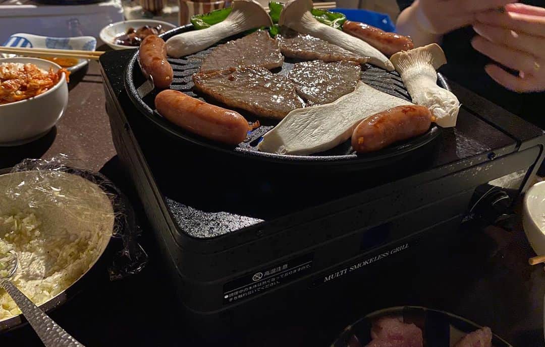 柏原竜二さんのインスタグラム写真 - (柏原竜二Instagram)「お盆に帰れないから、東京にいる家族でベランダ焼き肉。実家に帰れない心細さはあるけど家族に近くにいるのは強みである。」8月15日 1時05分 - ryuji.kashiwabara