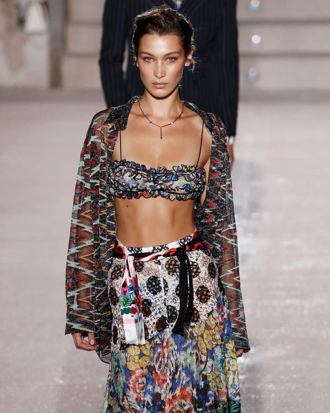 のインスタグラム：「A lesson in pattern-mixing courtesy of @missoni and @bellahadid. Swipe ➡️ to see the full look. 📸 by @gettyimages, from Missoni's September 2019 #MFW runway」
