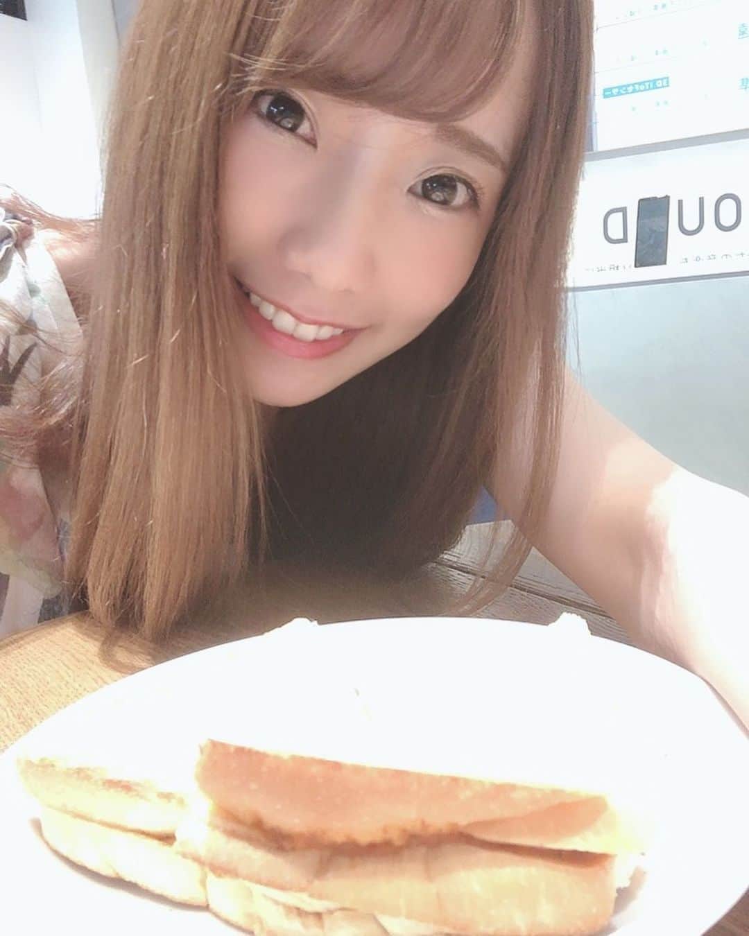 のインスタグラム：「なちゅみとカフェしてきた☺️ボロネーゼとモッツァレラのパニーニ🥪  #blueleafcafe #blueleafcafeueno #ブルーリーフカフェ #ブルーリーフカフェ上野 #cafe #tokyo #japan #kaorihoriuchi #堀内華央理 #bakusutesotokandaicchome #バクステ外神田一丁目 #twitch #game #streamer」