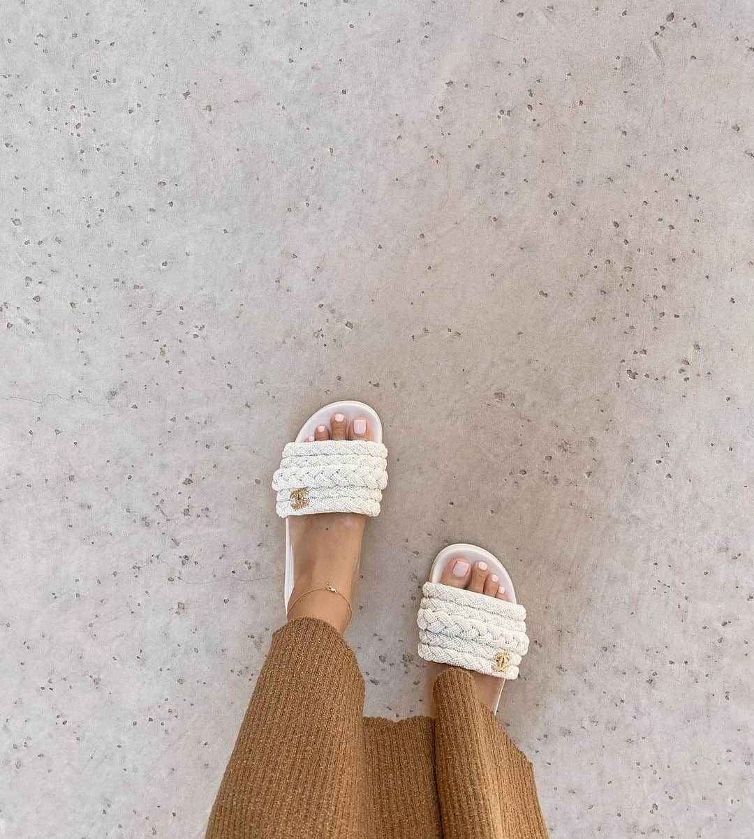 Marianna Hewittさんのインスタグラム写真 - (Marianna HewittInstagram)「swipe for a Summer afternoon of self care ideas for the weekend ☁️」8月15日 1時21分 - marianna_hewitt