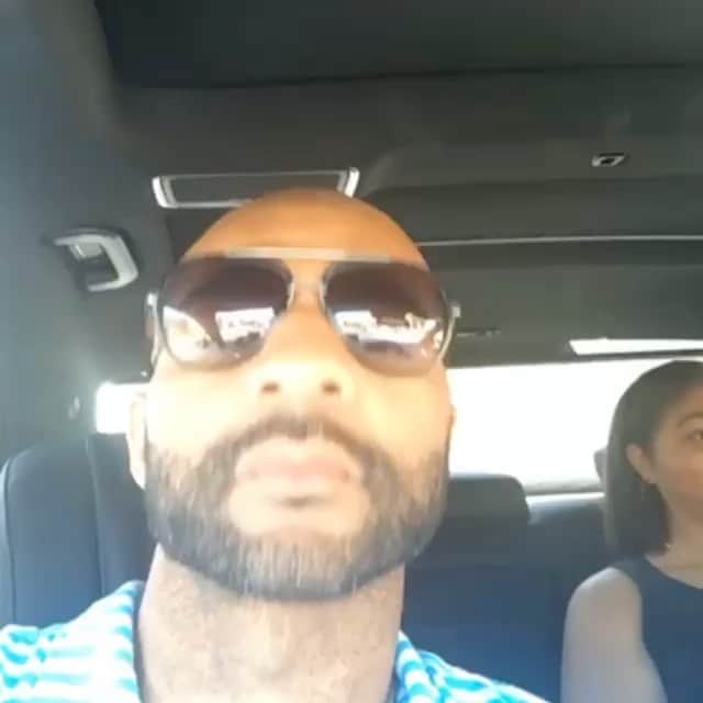 カルロス・ブーザーのインスタグラム：「Yooooooo... Happy Birthday Tanya!!! Ya’ll See That Vibrant Thing In The Back Seat Vibing!!! Baby Sis Is Always Turnt Up!!! Can’t Wait To Celebrate With You!!! Love You So Much!!! Wishing You A Blessed Bday @babyboozer14 !!!! #HOLDAT 🎉🎉🎉」