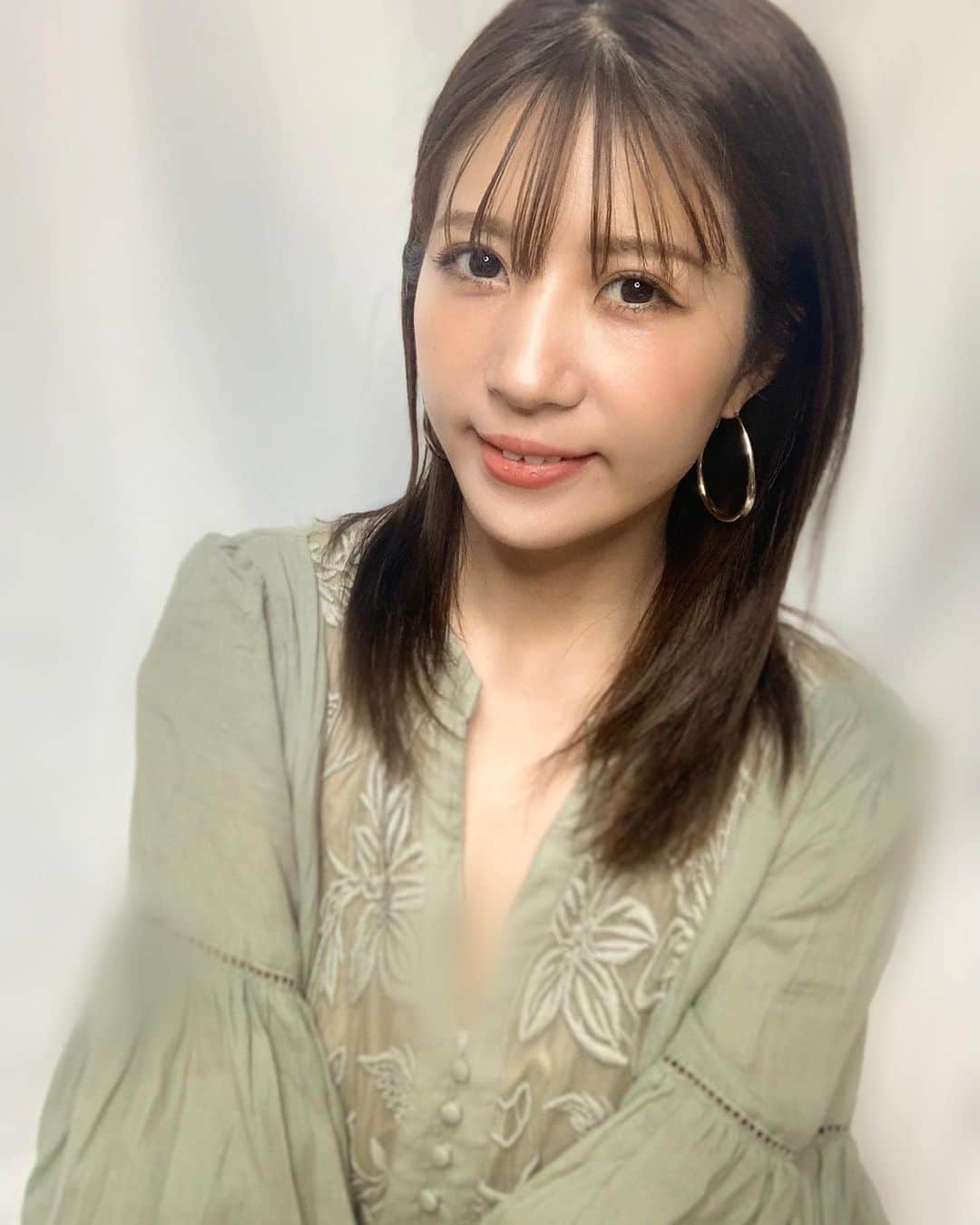 木本夕貴さんのインスタグラム写真 - (木本夕貴Instagram)「久しぶりにQpu🌼 明日大切なオーディションなので、ギューっとしてもらいに行ってきたよ🌼  今日はQpu表参道の西脇さんに担当してもらいました🌼  頭のマッサージがもう極楽すぎて🥺✨  わたしは、右の顔が歪みがちだから、そこを重点的に、それから引き上げもしてもらった🌼 ほんとにほんとに、シュッとするし何よりすごく顔と頭がスッキリ軽くなるの🌼  この痛気持ちいーーい感じがクセになる🌼 西脇さんすごかった🌼 タグ付けしたので、小顔になりたい人はぜひみてみてね🌼 効果があるから何年もQpu通ってます🌼  #qpu_kogao  #qpu_ino  #qpu_omotesando #小顔矯正 #小顔 #美容 #美容大好き #美肌ケア #美活 #30代 #アンチエイジング」8月15日 1時33分 - yuuki___kimoto