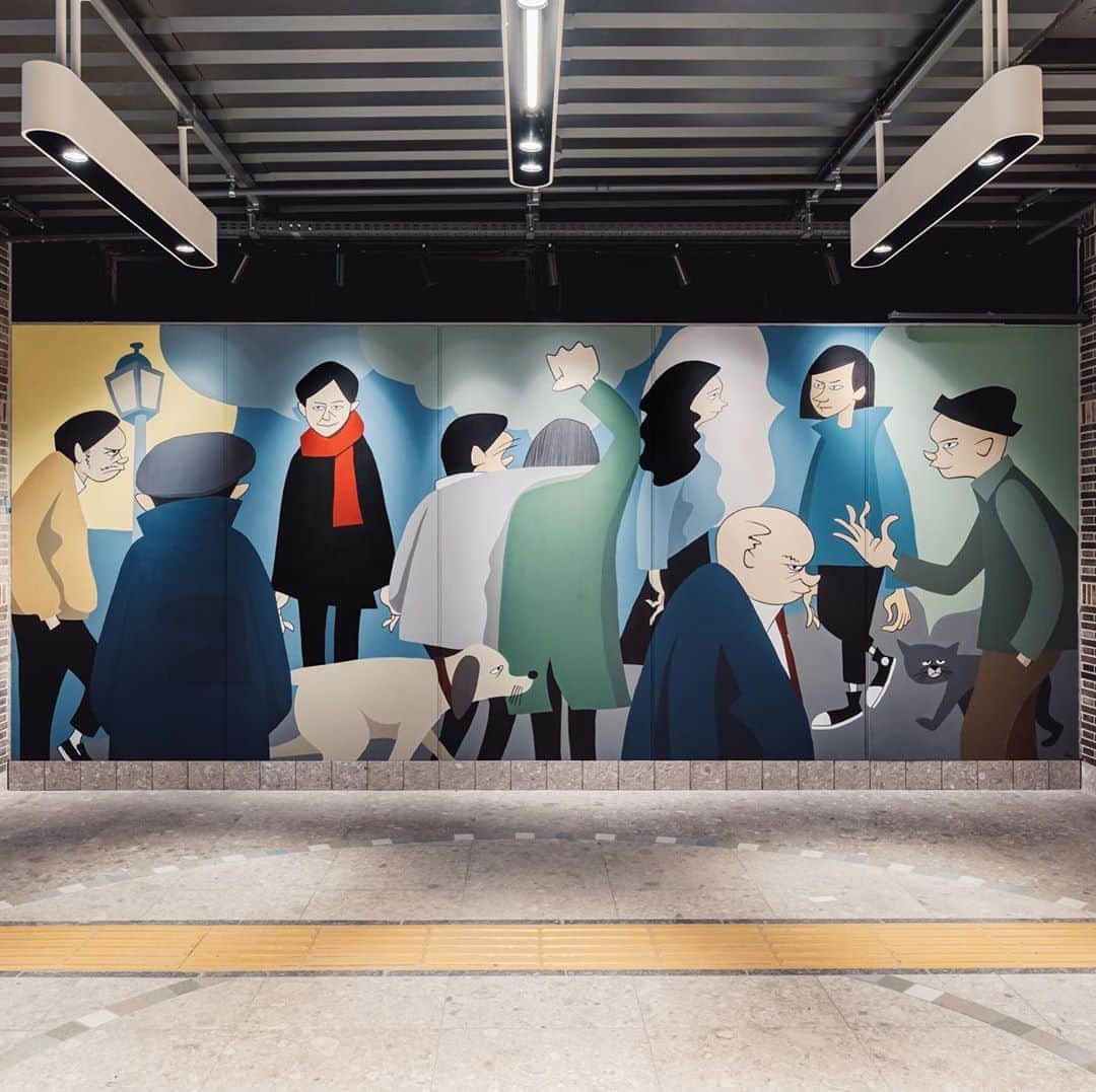 花井祐介さんのインスタグラム写真 - (花井祐介Instagram)「Painted mural in JR Yokohama station with @dragon76art @kensuketakahashi1977.art & @naturally_painting   JR横浜駅構内、中央南改札と南改札がつながる新しいエキナカ商業施設「エキュートエディション横浜」 にドラゴンとケンスケ君と福地さんと2週間工事現場に通い壁画を描きました。 地元の横浜、しかもJR駅構内に壁画を描くことになるなんて不思議だなぁ。そうそう消される事も無さそうなので子供達が大きくなった時に自慢します。こんな機会を作ってくれて仕切ってくれたバルくん @gardengrove.artmusic ありがとうございました。 Stoves、Thumbs Upに行く時は南改札が便利なので、ついでに壁画見てください。  Photo : RIO.YAMAMOTO @rioyamamoto」8月15日 1時33分 - hanaiyusuke