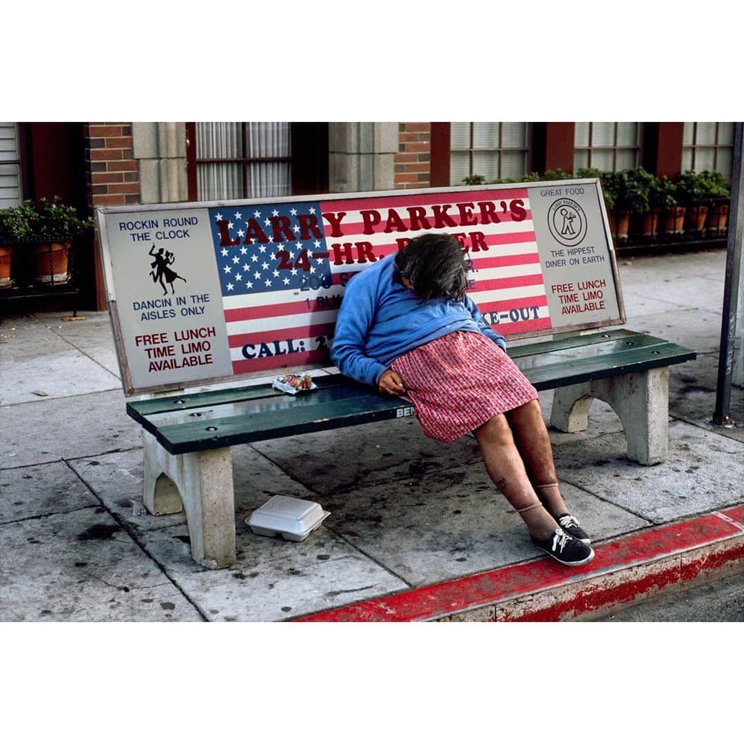 スティーブ・マカリーさんのインスタグラム写真 - (スティーブ・マカリーInstagram)「1st image: Woman trying on a wedding dress, Sunset Plaza, #LosAngeles, #California, 1991. 2nd image: Woman sleeping on a bench on Sunset Boulevard. 3rd image: Dog walker, Beverly Hills. 4th image: Angelyne, American singer, actress, and model in front of her billboard on Hollywood Boulevard. 5th image: Sunset Boulevard.  #SteveMcCurry #sunsetboulevard #hollywoodboulevard #beverlyhills #sunsetplaza #hollywoodblvd」8月15日 1時35分 - stevemccurryofficial