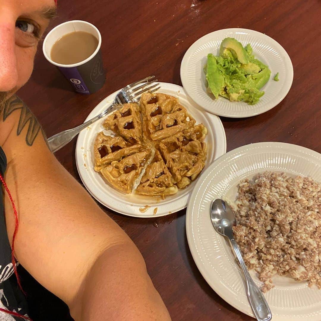 ランス・アーチャーさんのインスタグラム写真 - (ランス・アーチャーInstagram)「Treated myself to a waffle for breakfast (my favorite meal of the day). It was Murderhawktastic!」8月15日 1時43分 - lance_hoyt