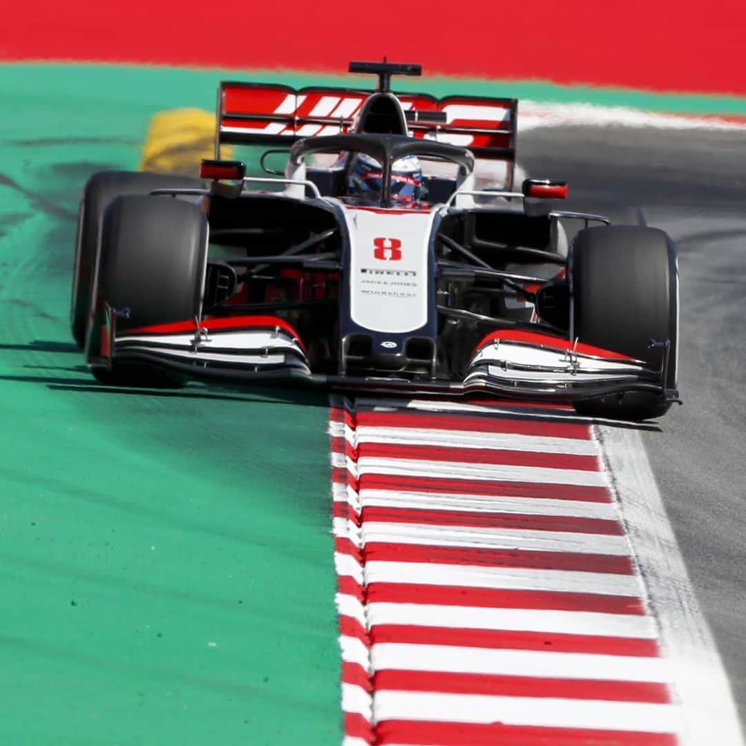 ロマン・グロージャンのインスタグラム：「What a day, P6 in Fp1 and P5 in Fp2 !!!! We will keep working and focusing on doing our best tomorrow and Sunday. Let's see where that brings us 👍💪👊 #r8g #f1 #spanishgp  @haasf1team」