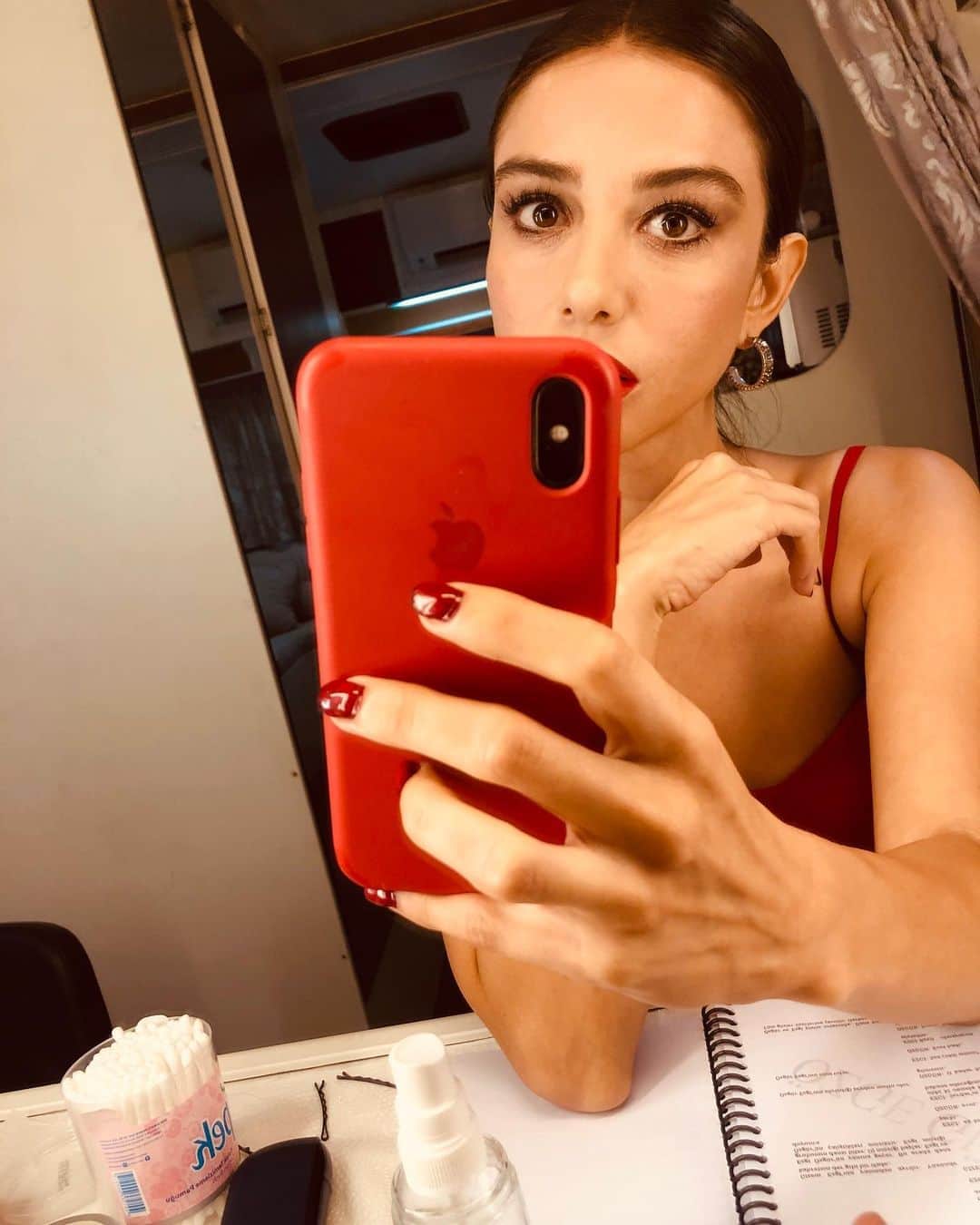 Ozge Gurelのインスタグラム：「💋💋 @bayyanlisfox #bayyanlıs 🌪」