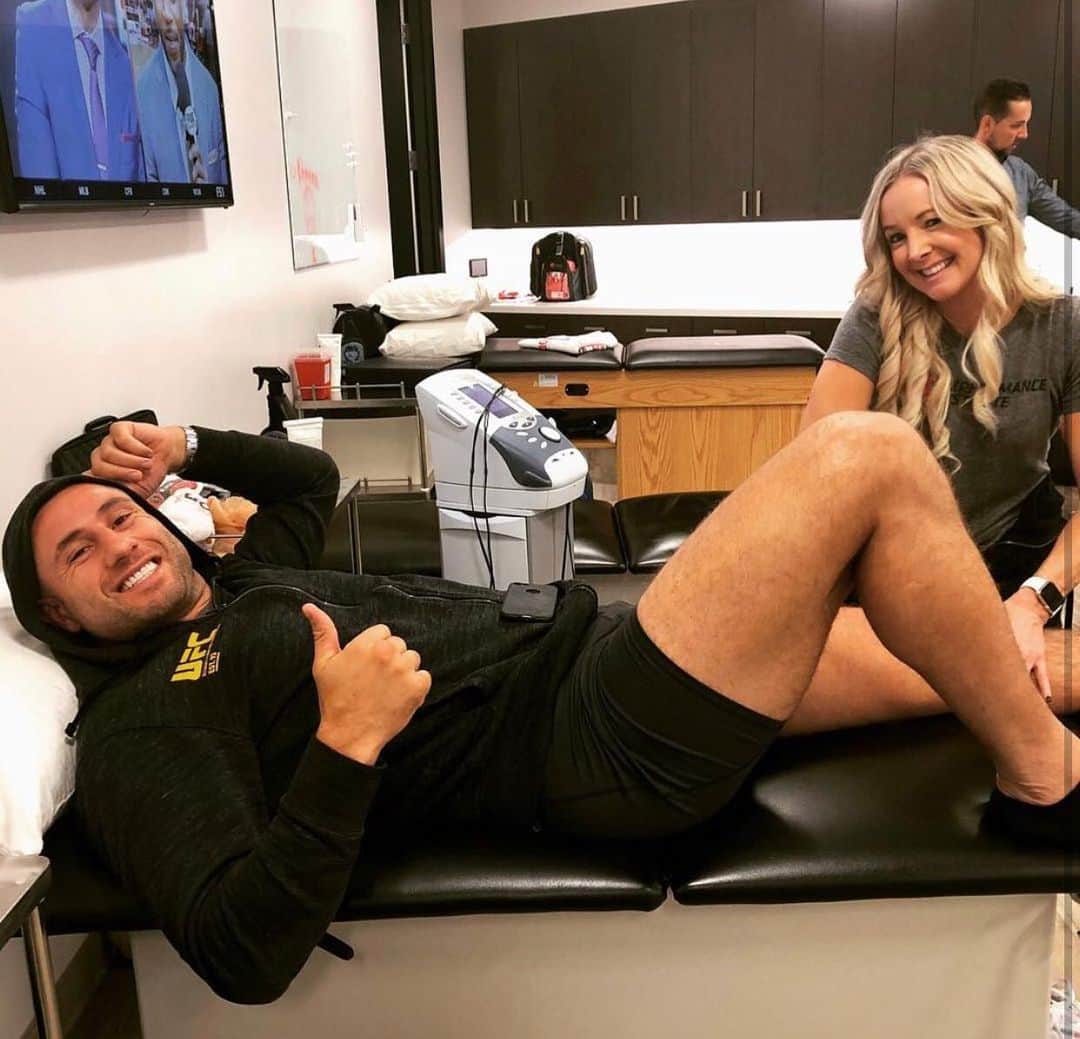 グーカン・サキのインスタグラム：「Throwback to the fastest recovery with the best @heatherlinden we need you in Europe!   #ufc #recovery #ufcinstitute #kickboxing #boxing #mma」