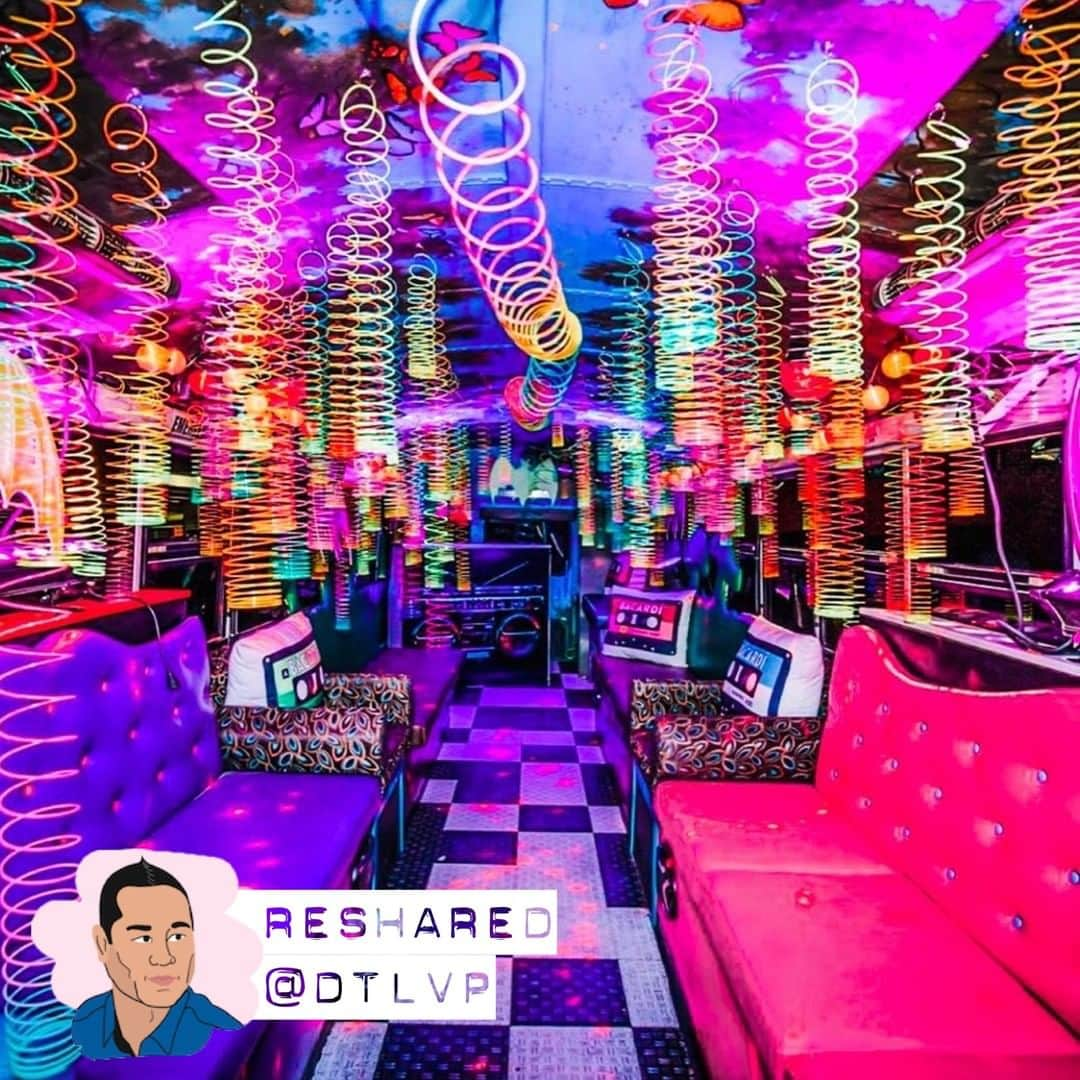 Tony Hsiehのインスタグラム：「Resharing @DTPLV: We enjoy sprinkling #DTLV with hidden spots like this one, ready to be discovered. Raise your hand if you've been to this neon wonderland of 90's nostalgia below! ✌🏽 . 📱Earn points and rewards from your favorite #DTLV spots with @exploredtlv. Download at www.exploredtlv.com or from the App Store. 📸: @kellystewartdesigns」