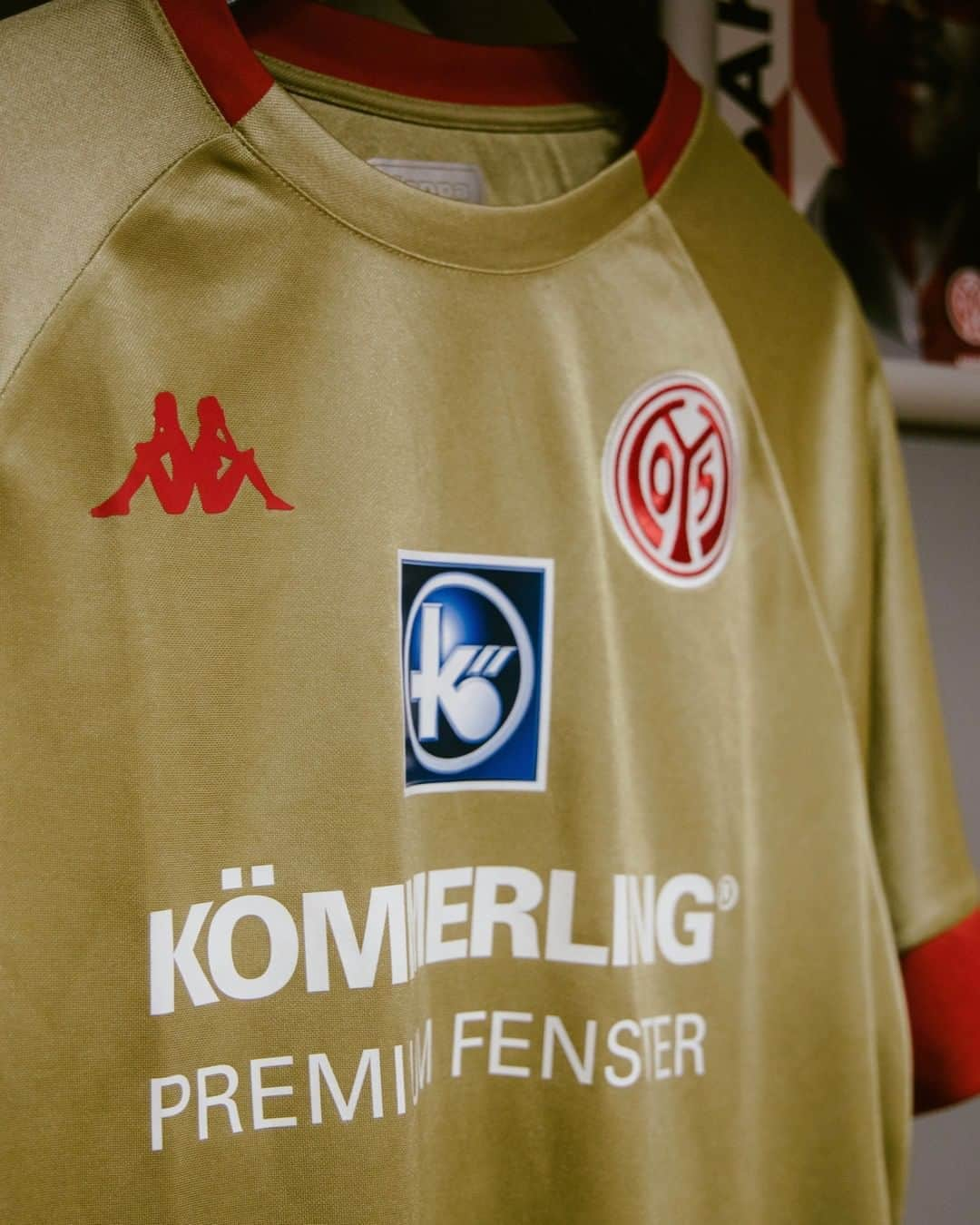 1.FSVマインツ05さんのインスタグラム写真 - (1.FSVマインツ05Instagram)「Ach wie goldisch! 😍😍 Wie gefällt euch unser neues Ausweichtrikot? . #mainz #mainz05 #ausweichtrikot #goldenestadt #m05 #fußball #bundesliga」8月15日 3時00分 - 1fsvmainz05