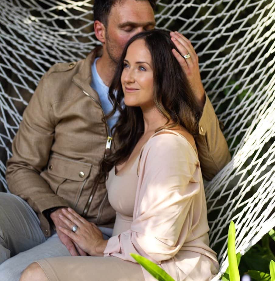 オウェイン・イオマンのインスタグラム：「I LOVE LOVIN YOU!! @gigiyeoman #5monthspregnant #wifey #expecting #babynumber2 #mygirls #wifeforlife #love #beauty #nature #married #lovingyou #pregnant #littlelady #housefullofladies photo credit: @chrissingerme」