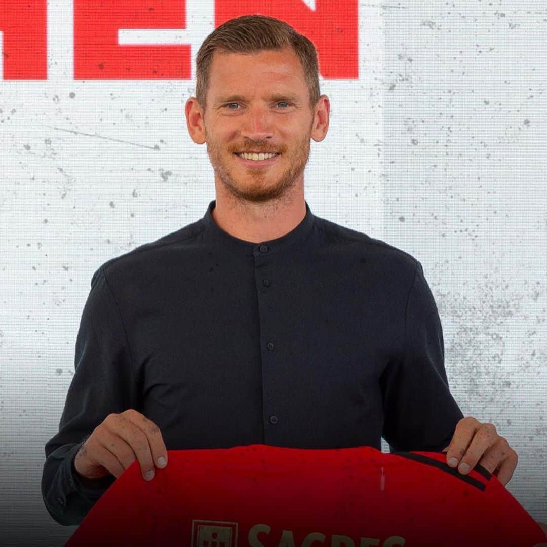 ヤン・フェルトンゲンのインスタグラム：「Let’s go! #pelobenfica 🦅」