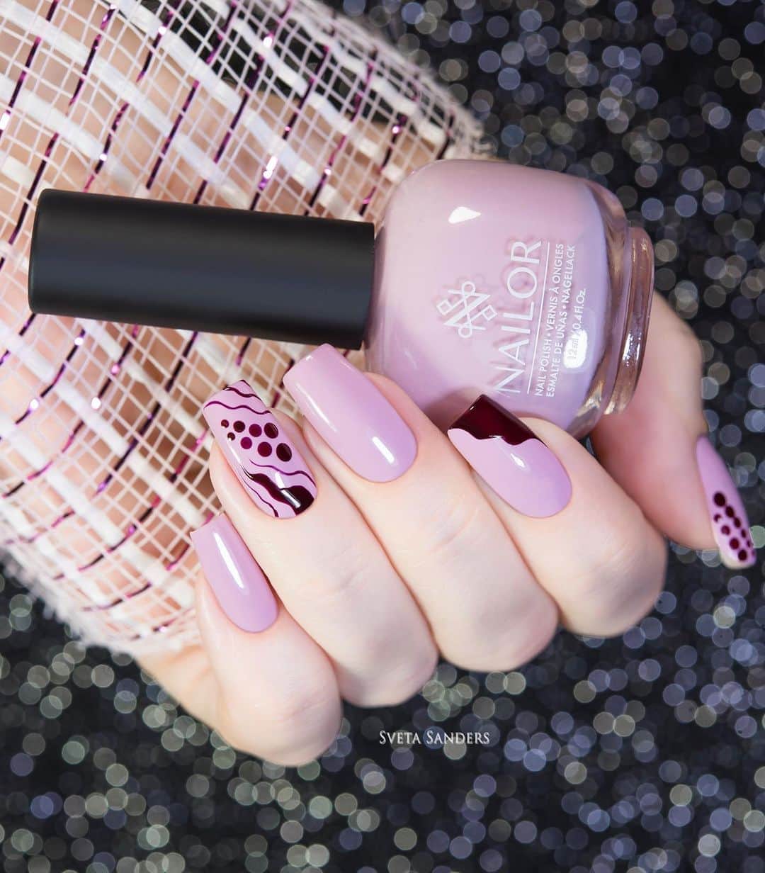 Sveta Sandersのインスタグラム：「Ещё один оттенок лака от @nailor.russia @nailor.official - LEVITAN - приятный крем холодного розового оттенка, который легко ложится и быстро сохнет. Дизайн сделан от руки еще одним лаком #nailor - DOLCI. #nailorlevitan #nailordolci  Купить лаки #нейлор можно в интернет-магазине nailgoods.ru」