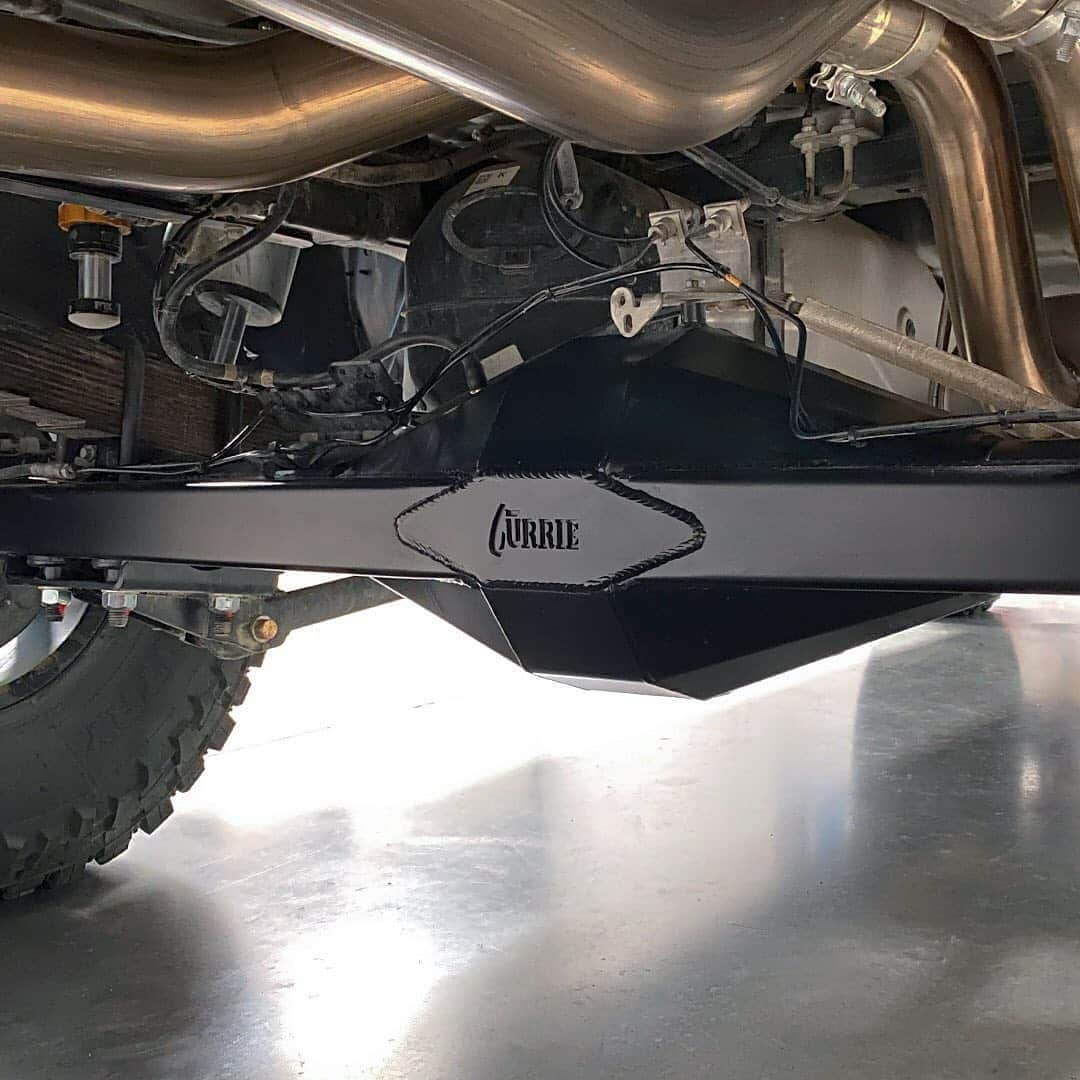 ケン・ブロックさんのインスタグラム写真 - (ケン・ブロックInstagram)「One of the big new upgrades on my SCV Ford Raptor is this massive @CurrieEnterprises fabricated F9 rear end. Anyone who’s jumped a big heavy truck knows that it’s only a matter of time before the stock rear end gives up the ghost. My friend @CaseyCurrie made sure to get us sorted with this set up that features a custom fabricated housing, full float hubs, 35 spline axles, and a beefy air locker. More details on the full build and my first desert shred session in the dark at the link in my bio. #FordRaptor」8月15日 4時05分 - kblock43