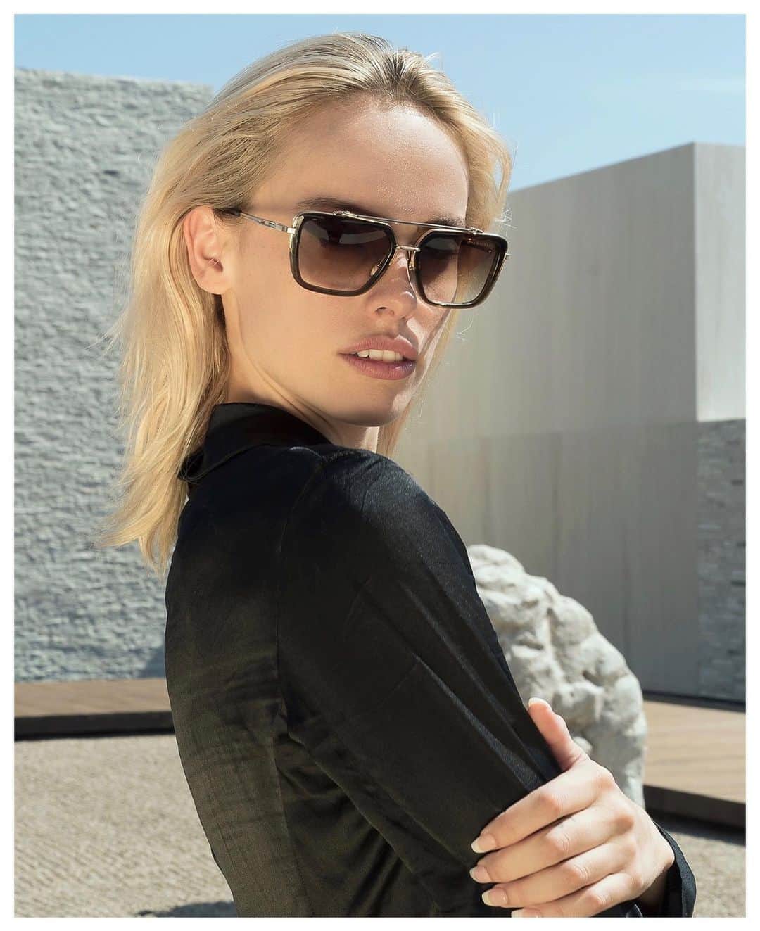 ディタのインスタグラム：「Nobu Los Cabo's sculpture-like architecture compliments the DITA Mach-Seven. An exquisitely sculpted metal frame abounds in subtle details, including an elegant yet durable wishbone temple with a custom-forged integrated hinge. #DITA #DITAeyewear #DITAsunglasses #DitaPlaces #NobuLosCabos #CategoryOfOne」