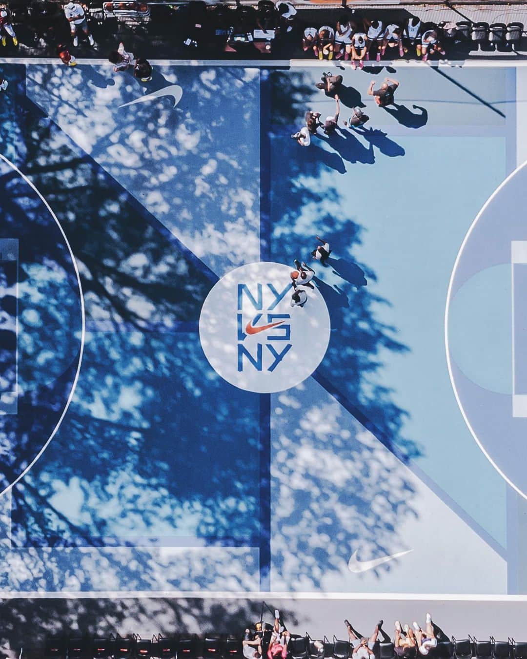 NikeNYCのインスタグラム：「From the wheat pasted walls along 125th St. to the newsstands in midtown, NYC is the living and breathing inspiration behind the making of #NYvsNY.  What was your favorite part about the greatest tournament of the summer? Let us know ⬇」