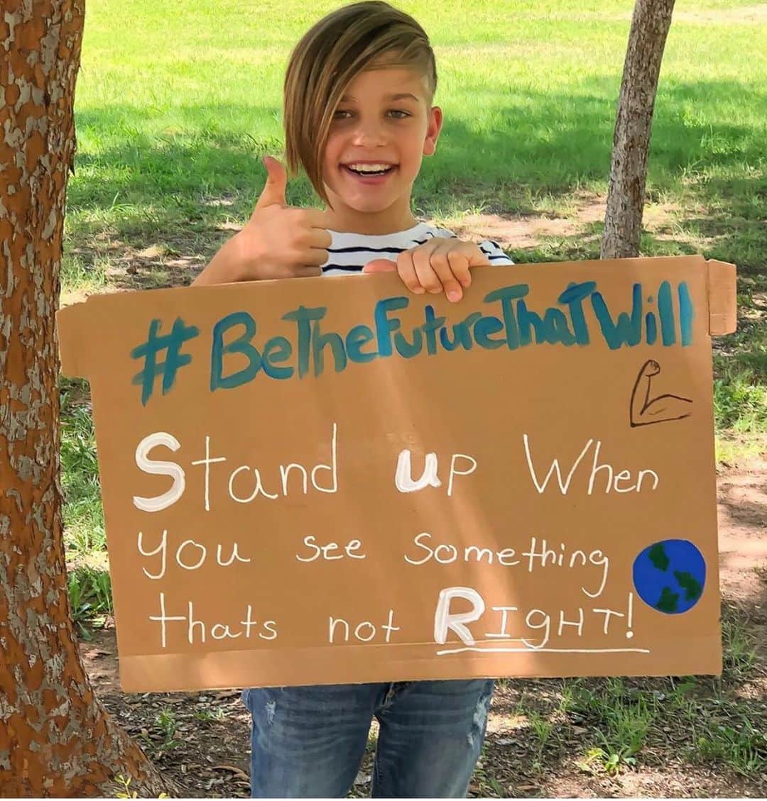 GapKidsさんのインスタグラム写真 - (GapKidsInstagram)「#BeTheFutureThatWill 🗣Stand Up when you see something that’s not right. 🗣 — @recker . #BeTheFutureThatWill 🌊 Save the ocean! 🌊  — @aiden.ohm . #BeTheFutureThatWill 🤲🏼 Unite! 🤲🏿 — @camden.edie . Grab the kids and share your homemade signs with #BeTheFutureThatWill (insert your intention here!), let’s flood the feed!」8月15日 4時08分 - gapkids