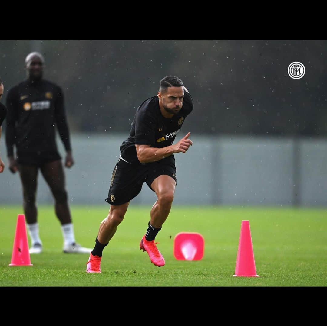 ダニーロ・ダンブロージオさんのインスタグラム写真 - (ダニーロ・ダンブロージオInstagram)「🏃‍♂️🖤💙 @Inter #training#teamwork#inter#europaleague」8月15日 4時12分 - danilodambrosioreal