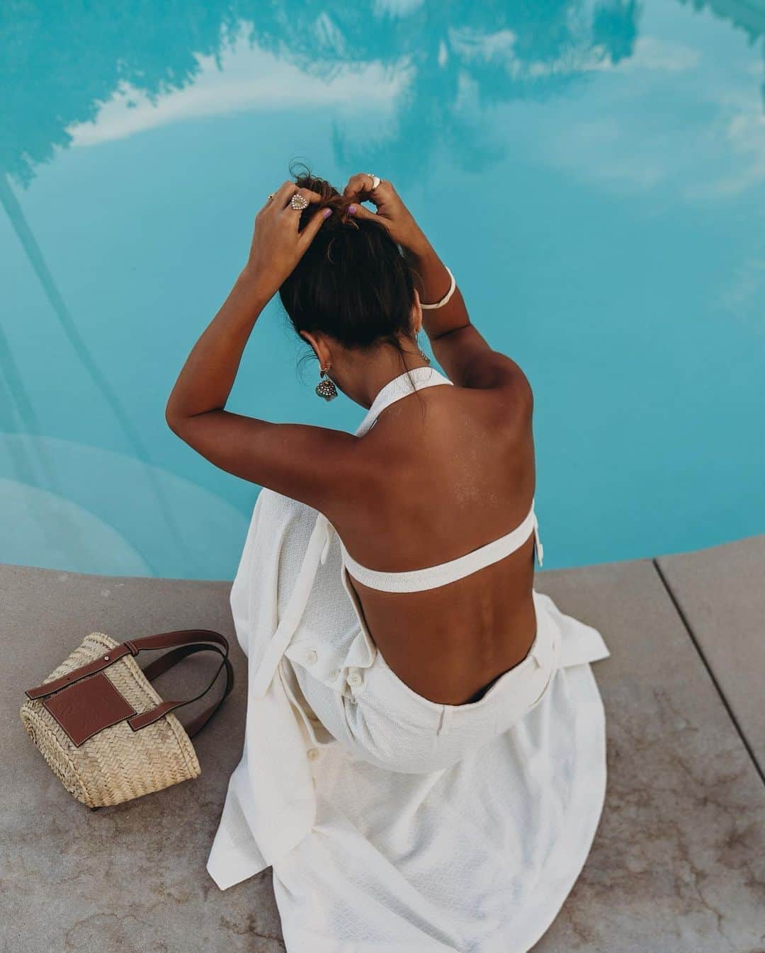Collage Vintageのインスタグラム：「Heat wave calls for an open back dress 💦」