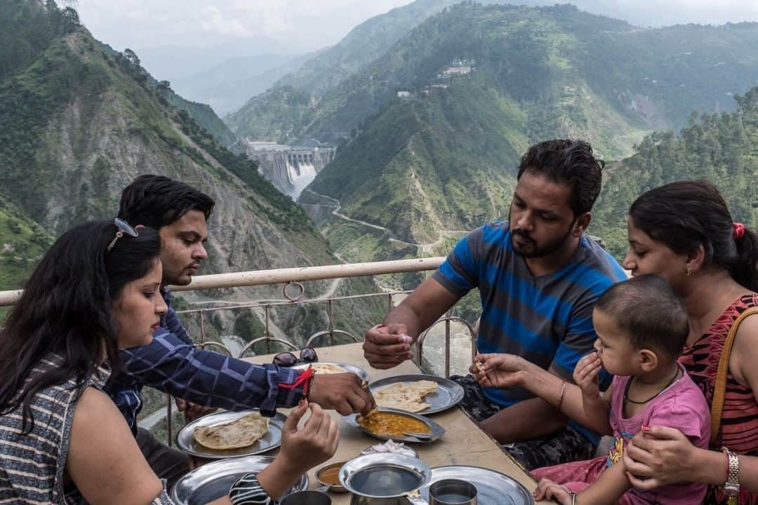 National Geographic Travelさんのインスタグラム写真 - (National Geographic TravelInstagram)「Photo by Brendan Hoffman @hoffmanbrendan  A family eats lunch at a roadside cafe with a striking view of the Baglihar Dam, a hydroelectric power project on the Chenab River in Baglihar, Jammu and Kashmir, India. The dam provides much needed electricity to India but has caused conflict with downstream neighbor Pakistan. Follow me @hoffmanbrendan for more human stories from around the world. #baglihardam #jammuandkashmir #india」8月15日 5時05分 - natgeotravel